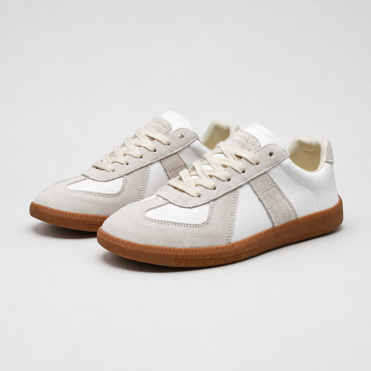Men's Casual Lace-Up Sneakers Lightweight Everyday Stylish Versatile