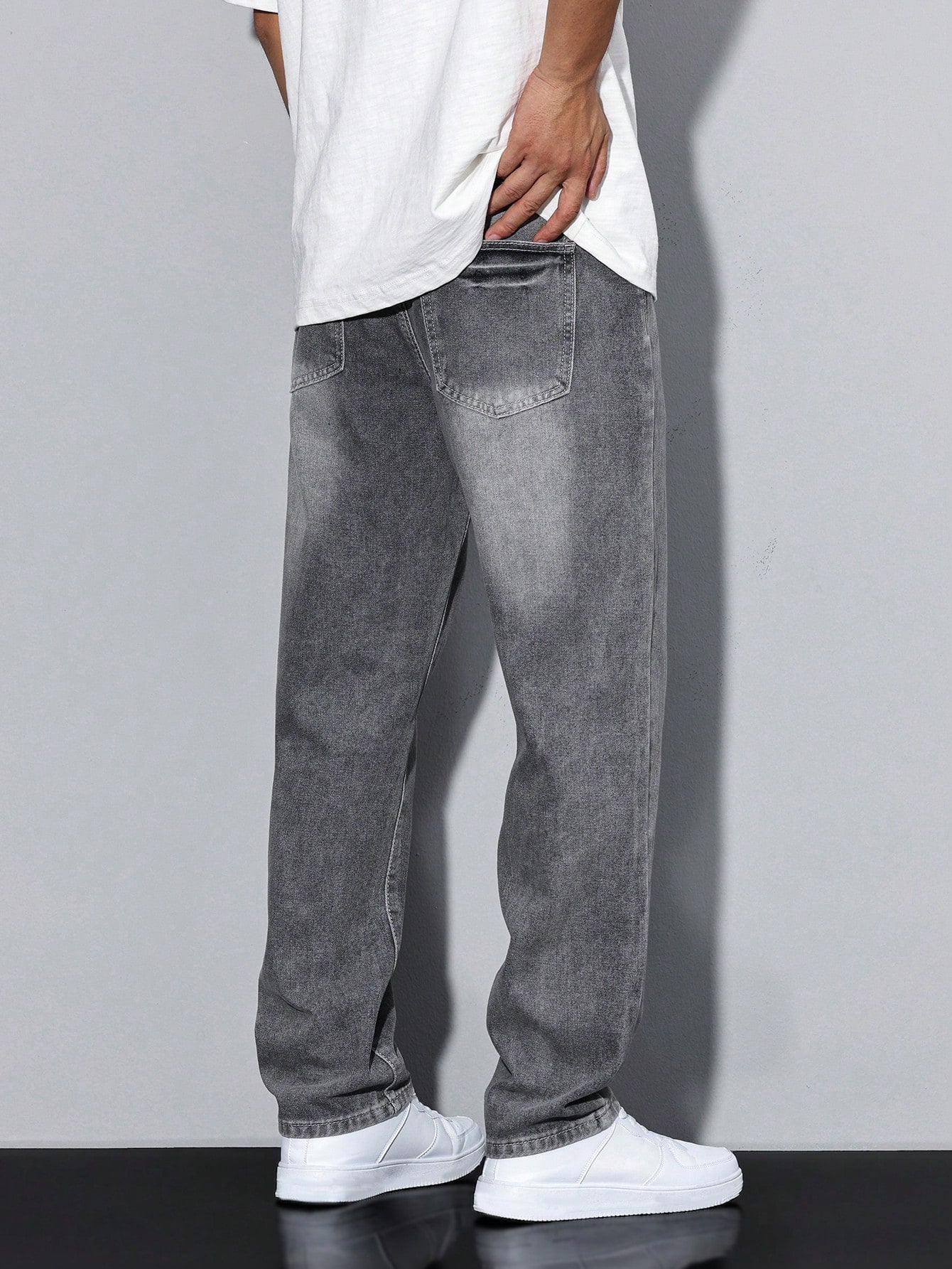 Men's Casual Straight Fit Jeans Versatile Everyday Wear Stylish Comfort